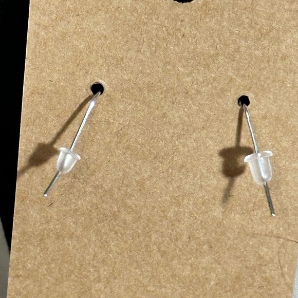 2/$20 Silver Tone Hammered Pear Shape Hook Earrings Retro NWOT - Picture 6 of 11